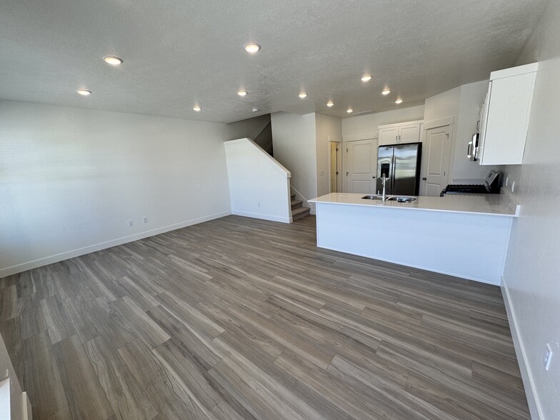 Building Photo - 532 S 1215 W