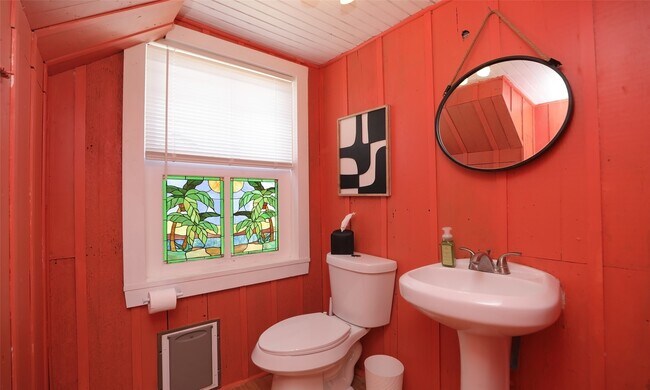 Building Photo - 1212 39th St