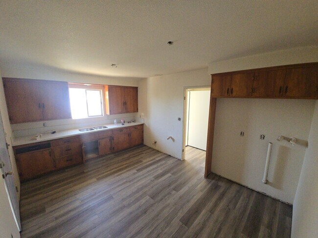 Building Photo - FOR RENT!!! AVAIL 6/1/26