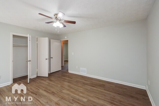 Building Photo - 3553 Charlotte Dr
