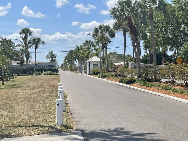Building Photo - "Charming 2-Bed, 2-Bath Mobile Home Retreat in Harbor Cove!"