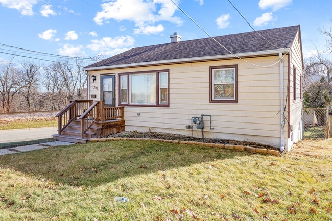 Building Photo - 301 Mill St