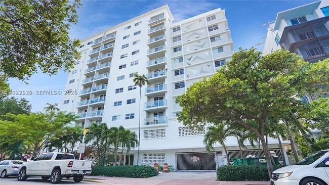 Building Photo - 1750 James 9J