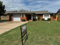 Building Photo - 3 bed & 1/2 bath, 1 car with ceramic wood ...