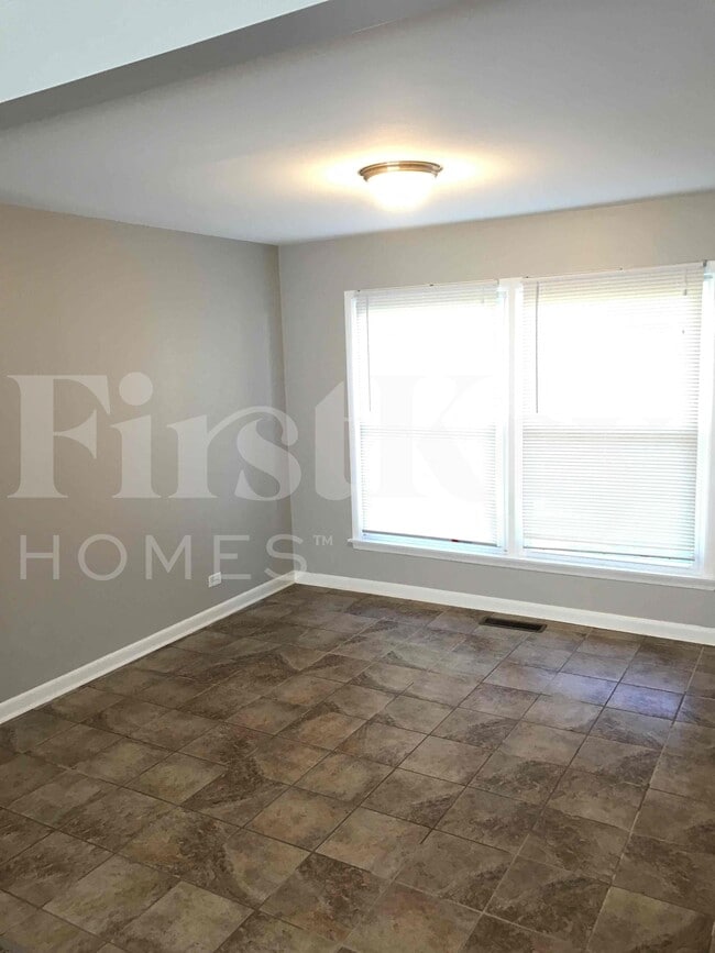 Building Photo - 17621 Grandview Dr