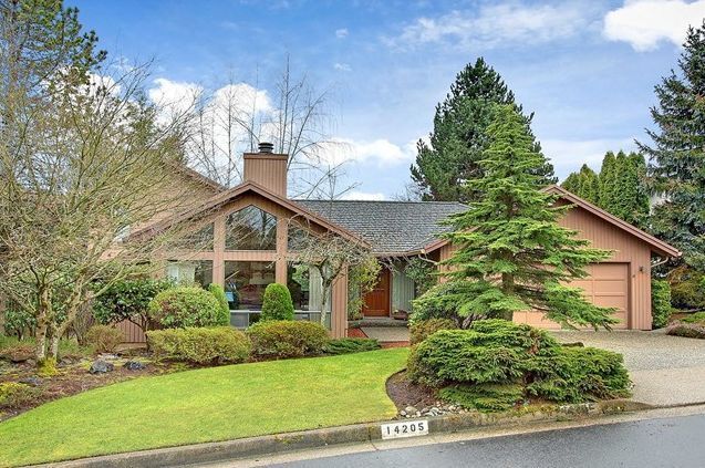 Primary Photo - Magnificent Somerset Home on Cul de Sac!