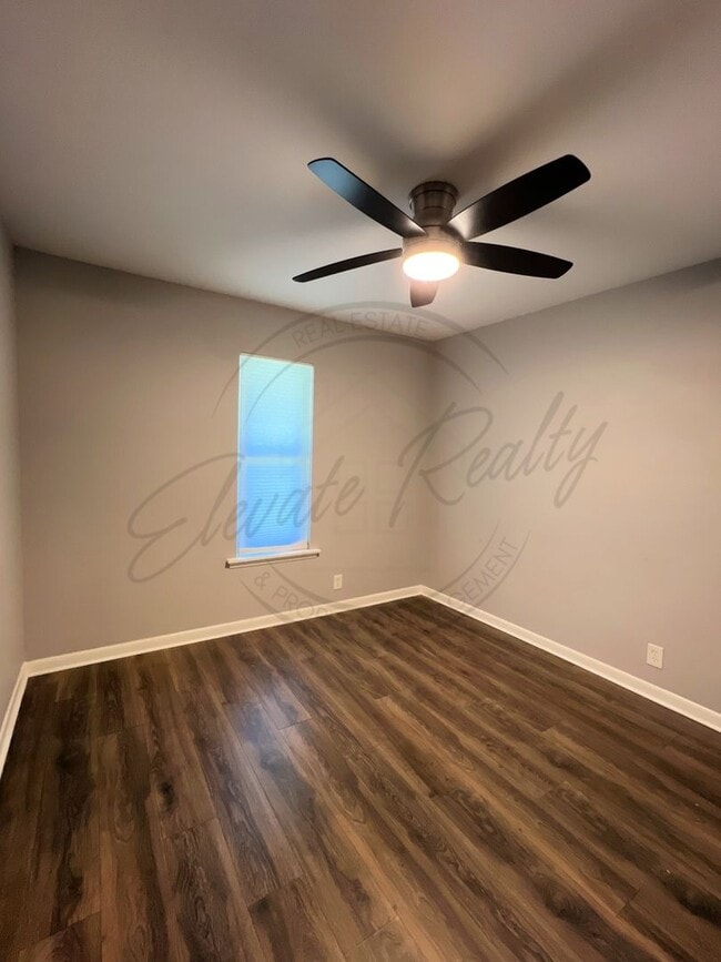 Building Photo - Bright and Airy Second-Floor Apartment with Upgrades and Pet Friendly!