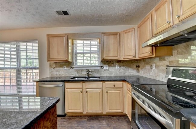 Building Photo - 3380 McClure Woods Dr