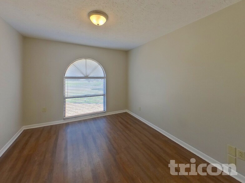 Building Photo - 1808 S Golfview Dr