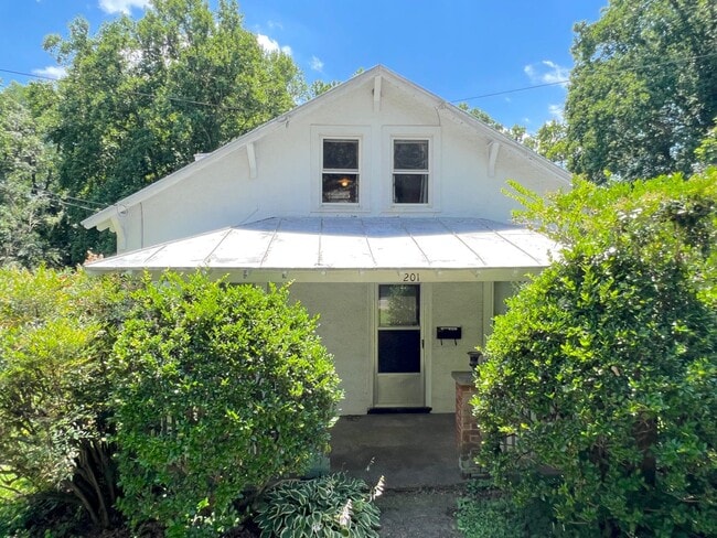 Building Photo - 201 Shamrock Rd