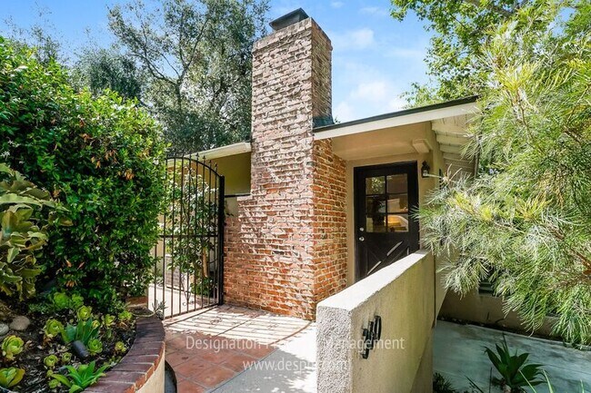 Building Photo - 360 Glenullen Dr