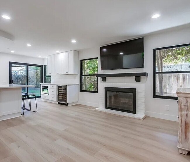 Building Photo - Fully Remodeled Carmel Valley Home + Priva...