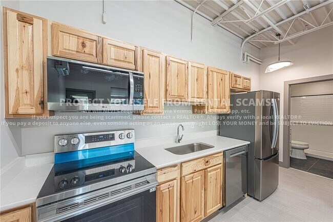 Building Photo - 315 Eureka Aly