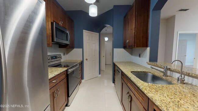 Building Photo - 7990 Baymeadows Cir E