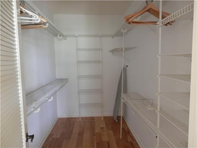 Building Photo - 830 Greensward Ct
