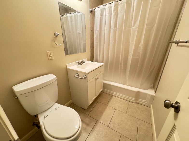 Building Photo - 1400 S 20th St