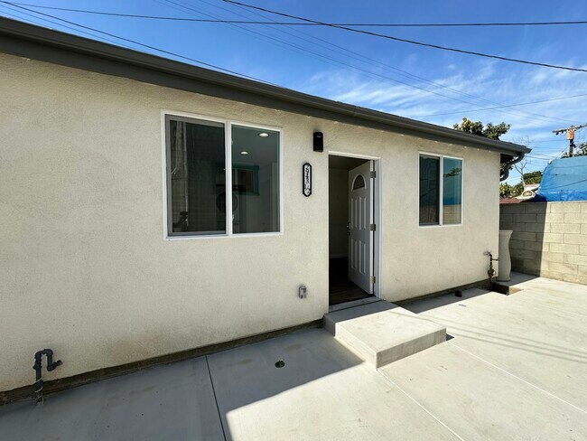 Building Photo - 2941 9th Ave