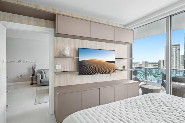 Building Photo - 200 Biscayne Blvd Way