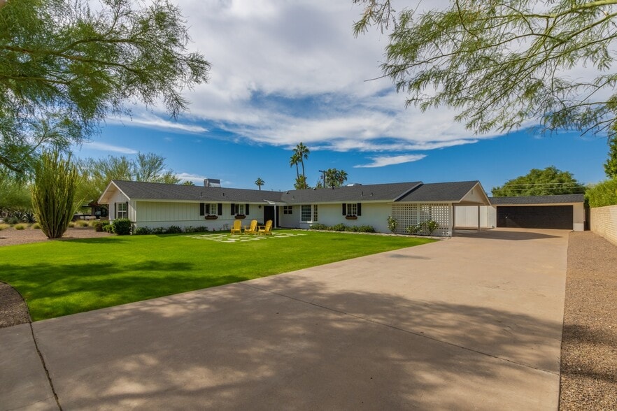 Beautiful family home located at 5214 N 43rd Place - 5214 N 43RD PL