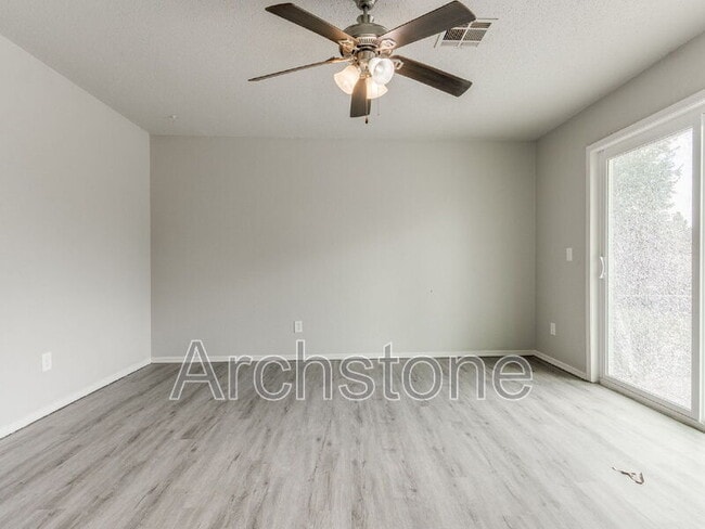 Building Photo - 4501 Meadowvale Dr