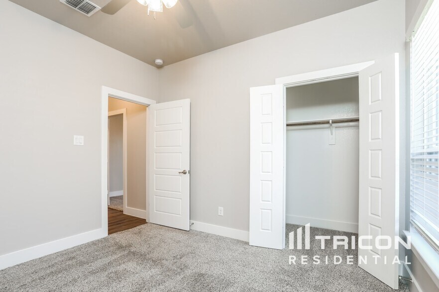 Building Photo - 10301 Ft Teran Trl