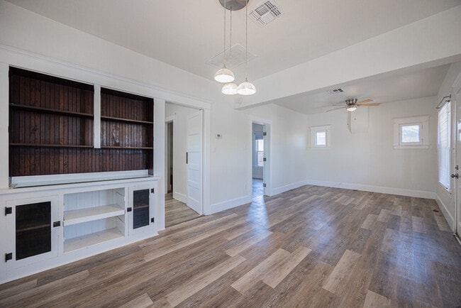 Building Photo - 831 N 10th St