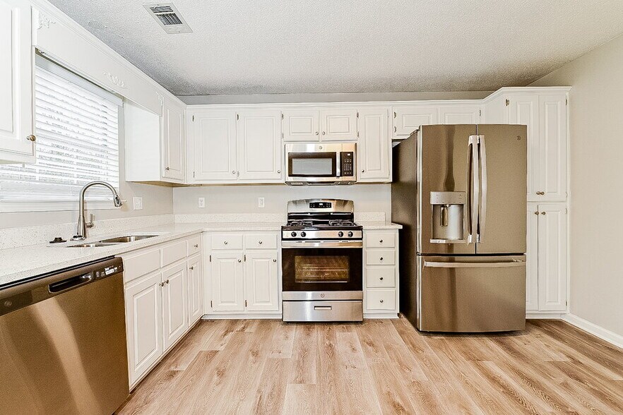 Building Photo - 1243 Shady Brook Ct