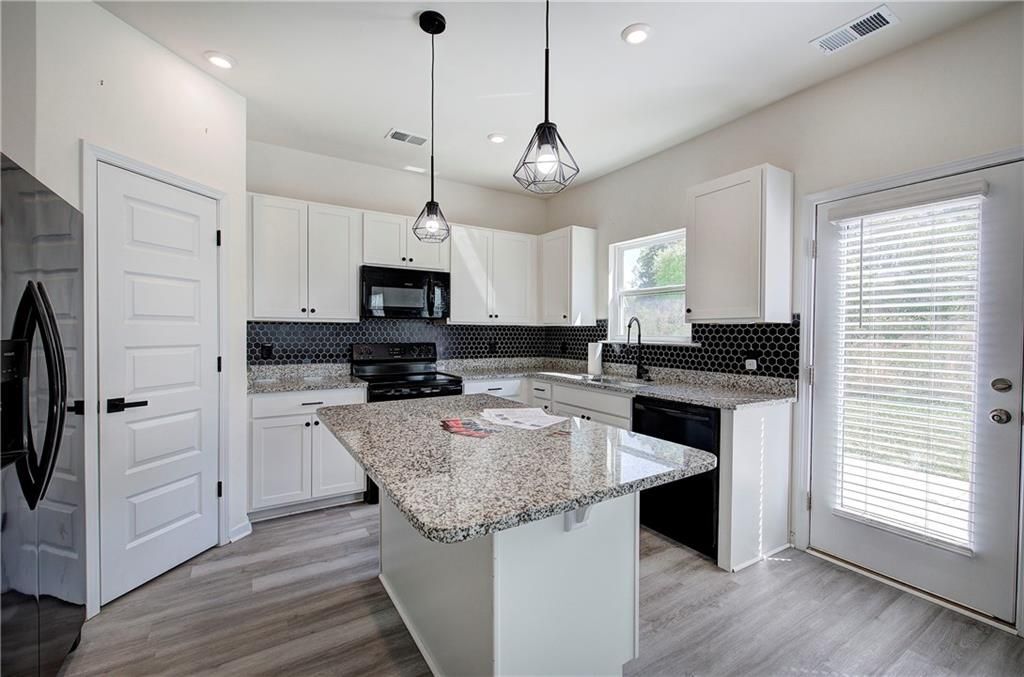 Building Photo - 10 Eagle Dr