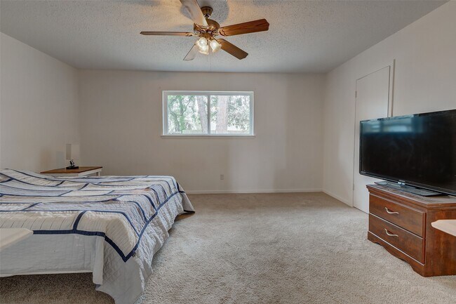 Building Photo - 6011 Coachgate Dr