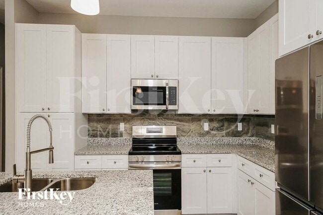 Building Photo - 2867 Tivoli Ave SE