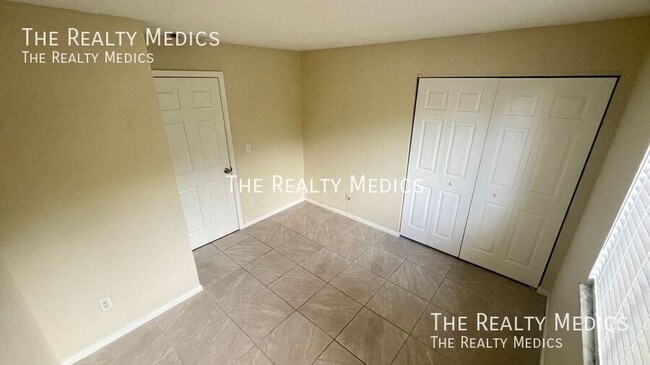 Building Photo - 2130 Forest Knoll Dr NE