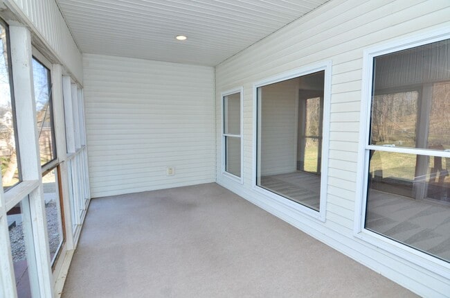 Building Photo - 604 Georgian Way