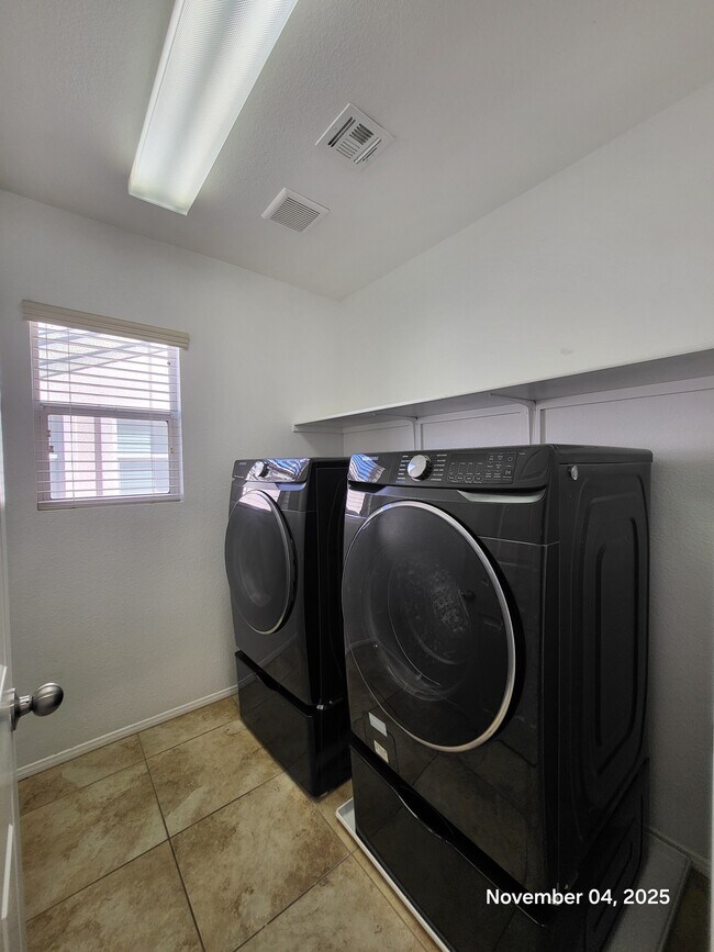 Building Photo - 6147 Pine Banks Ct