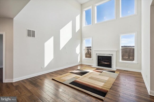 Building Photo - 114 Sweetwater Wy
