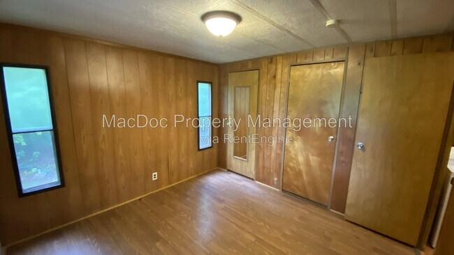 Building Photo - 2036 Mt Olive Rd