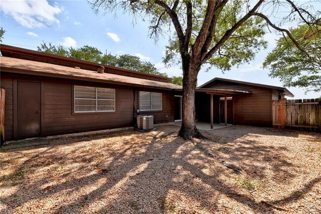 Building Photo - 11904 Broad Oaks Dr