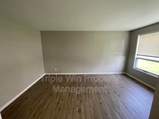 Building Photo - 690 Wiethaupt Rd