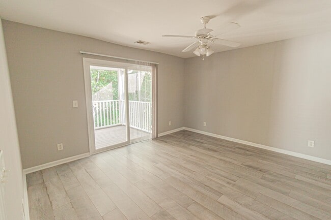 Building Photo - 4850 Meadowsweet Dr