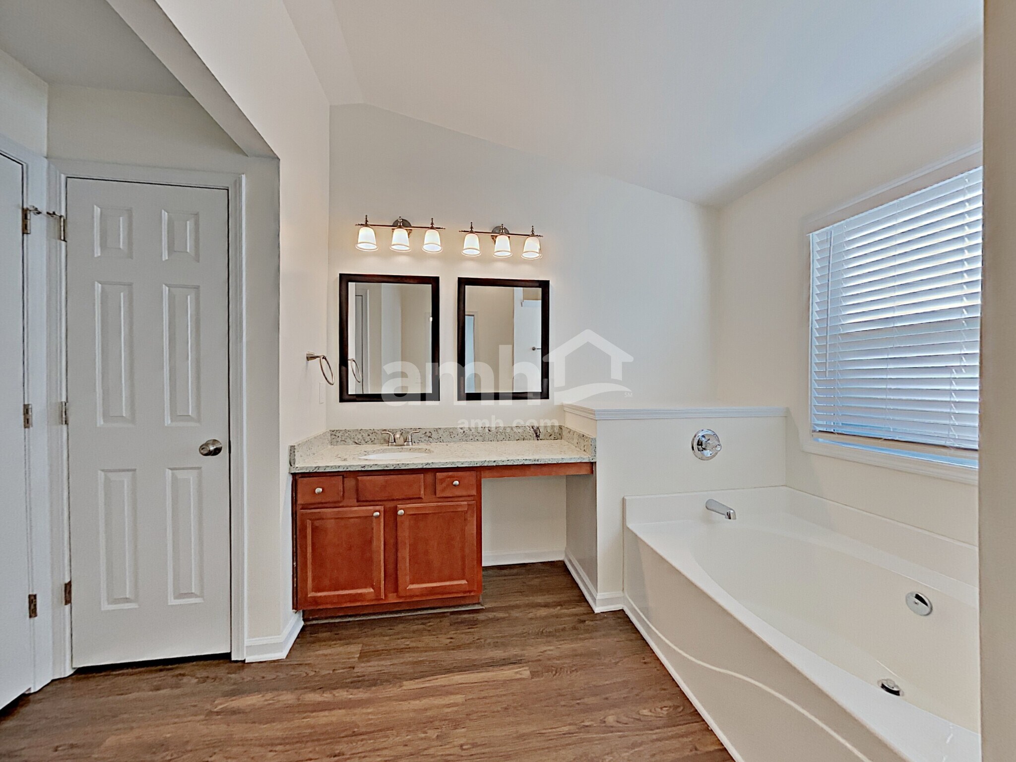 Building Photo - 2972 Briaroak Dr