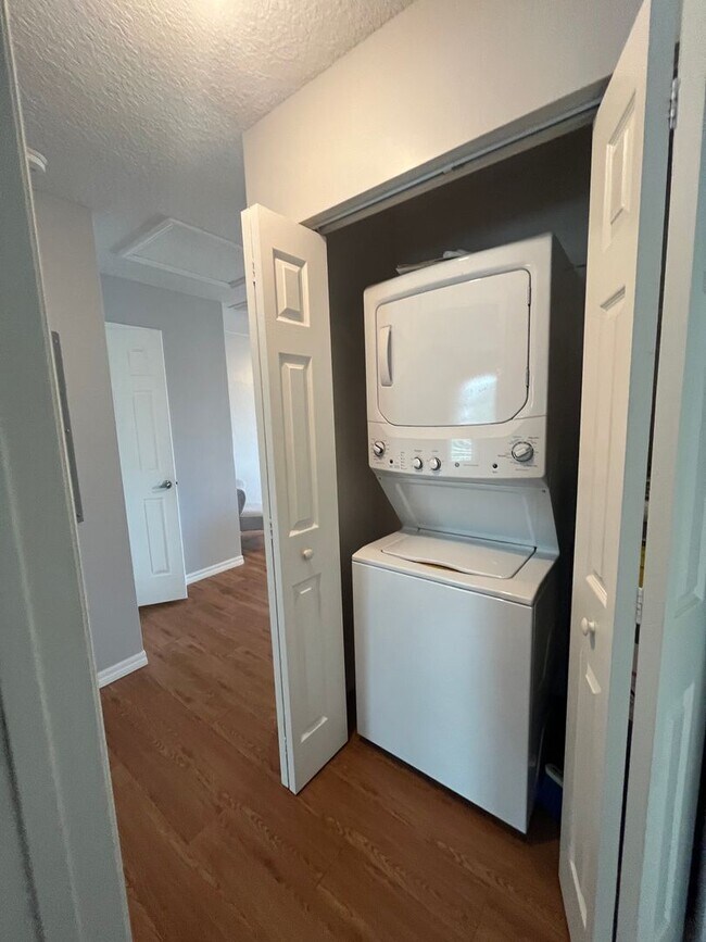 Building Photo - Flagler Beach 2BR/1.5BA Fully Furnished Upstairs Apartment – Across from the Ocean