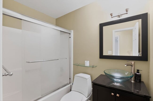 Building Photo - 47950 Mayflower Dr