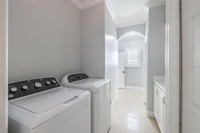 Building Photo - 2323 W Cherry St