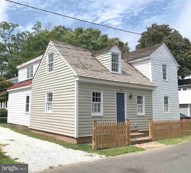 Building Photo - 102 Locust St