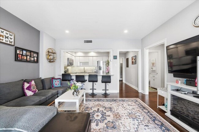 Building Photo - 100 Shearwater Ct E