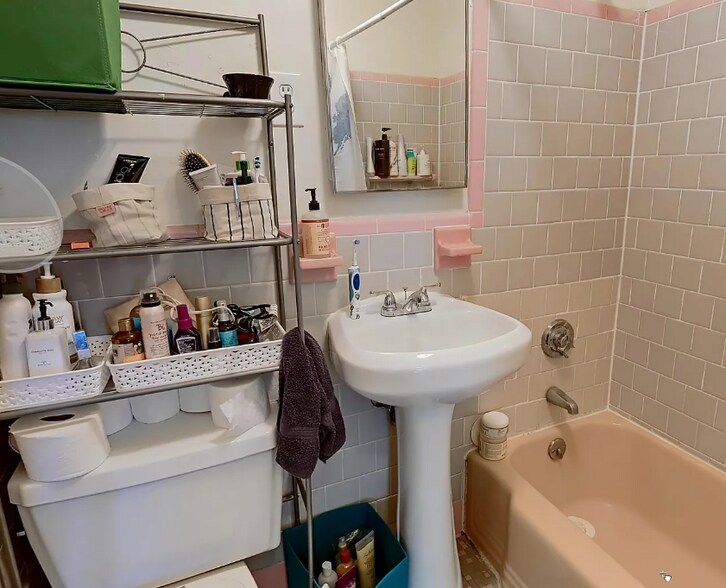 Building Photo - 1067 Beacon St