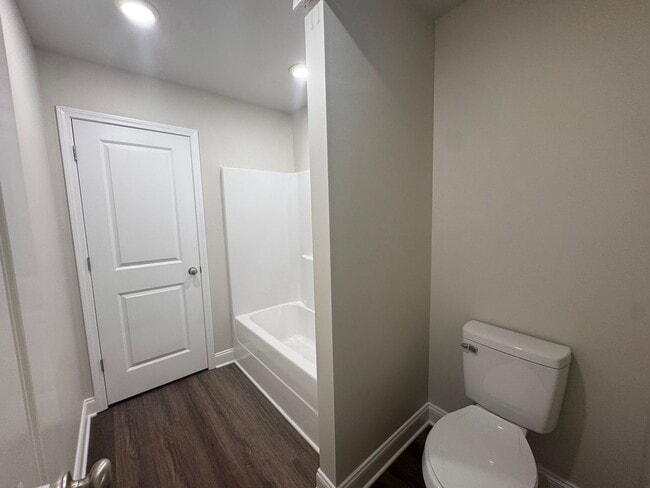 Building Photo - 5 Bedroom 2 Bathroom Home for Rent close t...