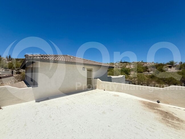 Building Photo - 3700 N San Sebastián Dr