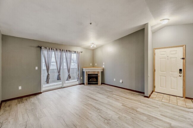 Building Photo - 2BR/2BA Everett Condo: Fresh Updates + Gated Access!