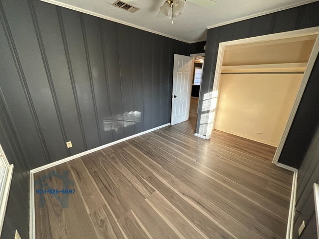 Building Photo - 403 W 41st St