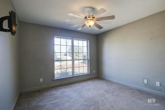 Building Photo - 200 Hawthorne Cir